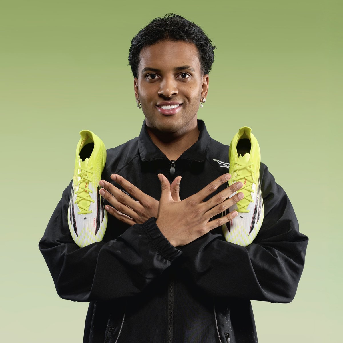 locked in and ready for muito chaos. 🤪🌪️​

enfocado y listo para mucho caos. 🤪🌪️​

totalmente focado e pronto para muito caos. 🤪🌪️