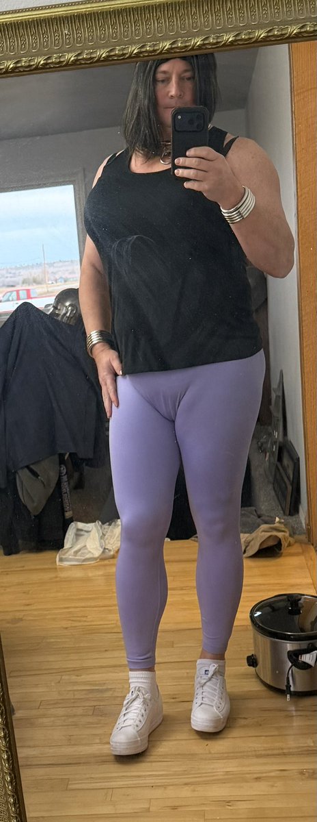 krissy_huntley's tweet photo. #buffmommy #thicc #bigass #bootyfordays https://t.co/WNUqEKCMLQ