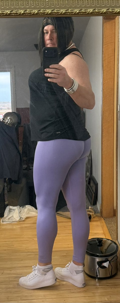 krissy_huntley's tweet photo. #buffmommy #thicc #bigass #bootyfordays https://t.co/WNUqEKCMLQ