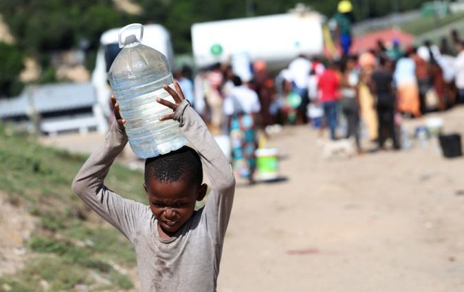 risj_oxford's tweet photo. African &amp; Asian climate journalists face greater mental health risks and are less likely to access therapy than European journalists, says recent research. @Marina__Adami spoke to lead author Dr Feinstein to ask what journalists can do differently.
https://t.co/ZwxwEJDH0x https://t.co/sFfe8NZ8Bw