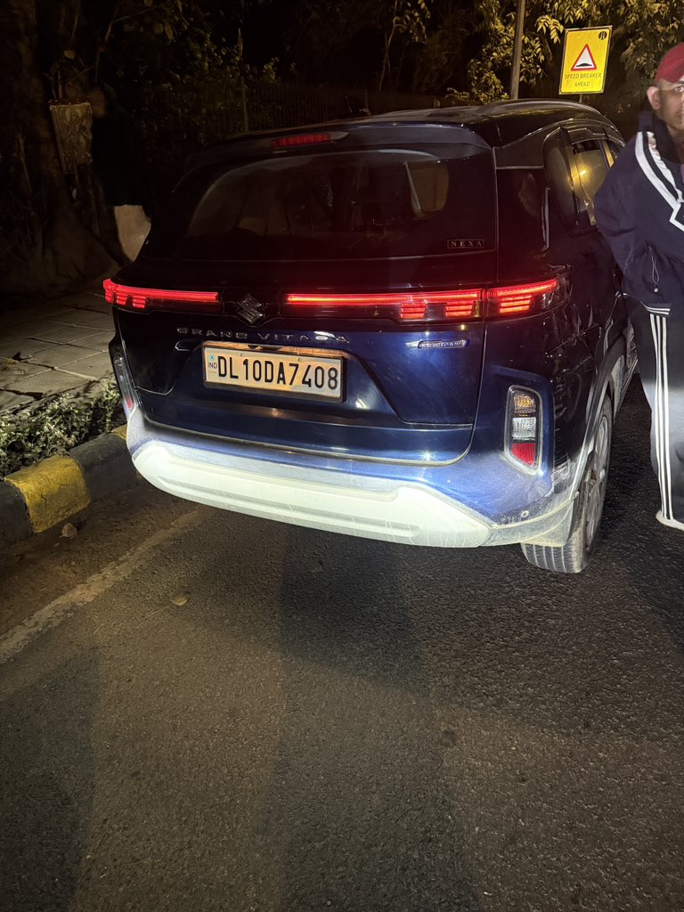 Bharatthinks's tweet photo. Driving dangerously. Hit my car from left. And then indulging in hooliganism. Here are the car details. Location: Near Birla Mandir Mandir Marg.
@DCPCentralDelhi 
@dtptraffic @DelhiPolice https://t.co/H8rWe6CQNH