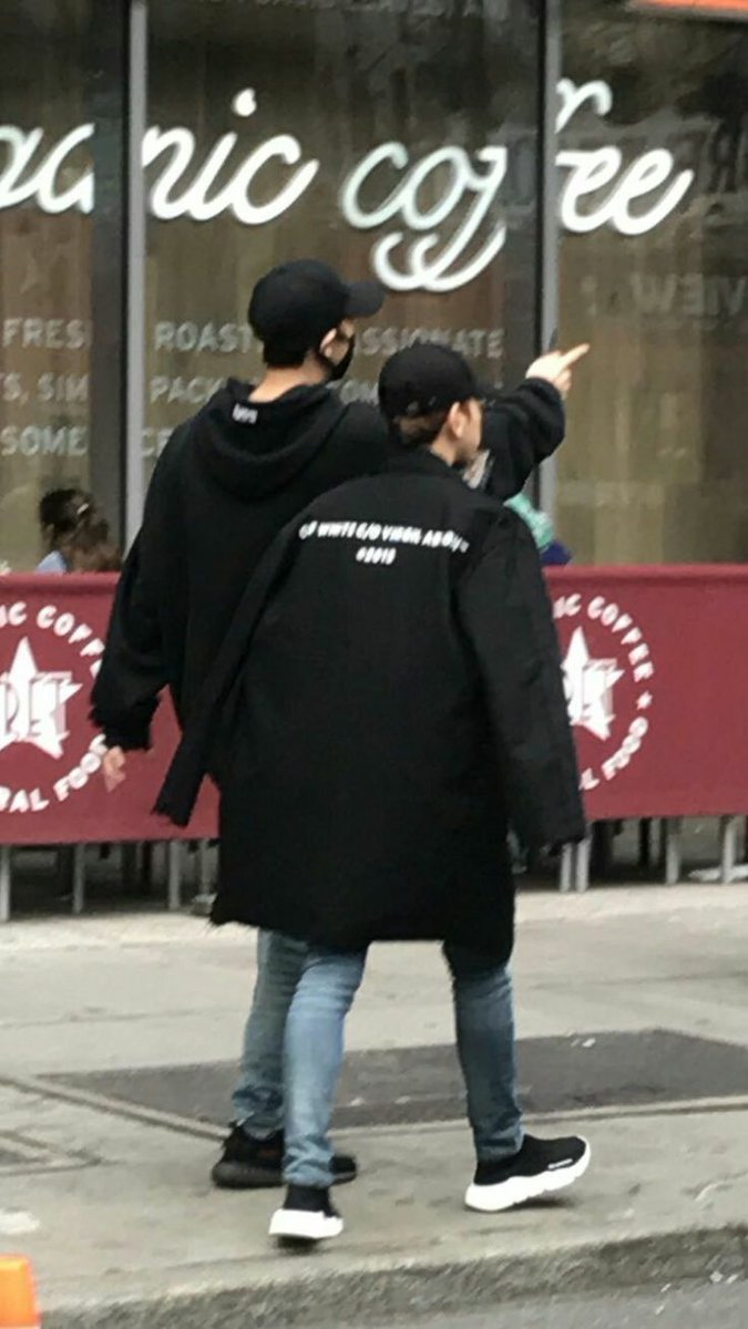 chanbaek_sister's tweet photo. sumpah ya gw kangen banget sama kalian chanbaek 😭😭😭😭 https://t.co/54luaq9sFV