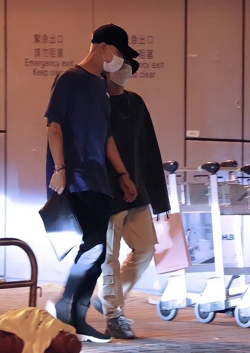 chanbaek_sister's tweet photo. sumpah ya gw kangen banget sama kalian chanbaek 😭😭😭😭 https://t.co/54luaq9sFV