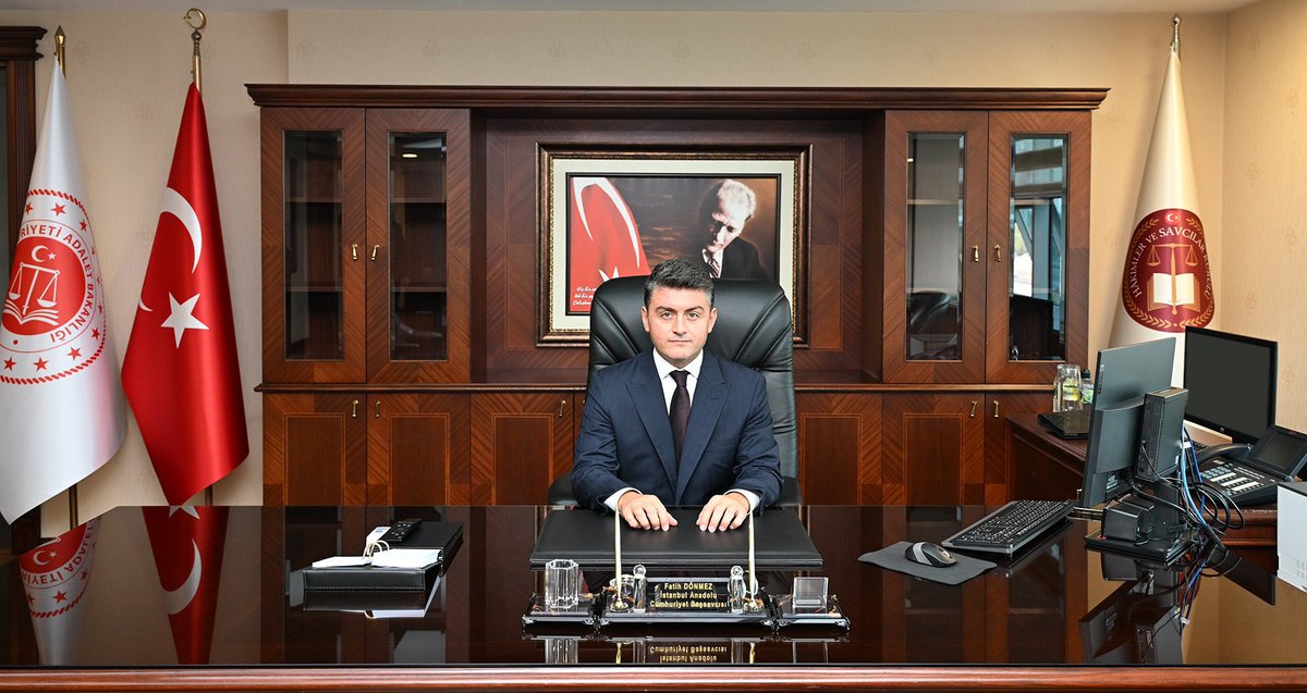 #SONDAKİKA 
‼️ İstanbul Cumhuriyet Başsavcısı belli oldu. Adalet Bakanı olan Akın Gürlek’ten boşalan koltuğa Anadolu Cumhuriyet Başsavcısı geçti. İşte atamalar 👇🏻 

Fatih Dönmez – Anadolu Cumhuriyet Başsavcısı → İstanbul Cumhuriyet Başsavcılığına

Mehmet Beşir Güven – Ankara