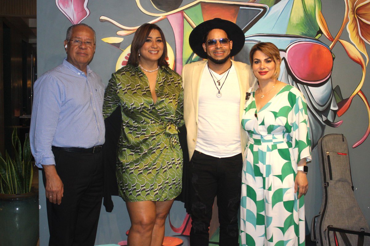 Riozfans's tweet photo. Una noche con la prensa en ALTARA Bistró, donde la música se convirtió en arte ante los medios. 🎶✨

@riozmusica sigue entregando lo mejor de él en cada presentación.

#Riozfans #RiozMusica #Musica #AltaraBistro #Prensa #PrensaDominicana https://t.co/d3oc3i51dU