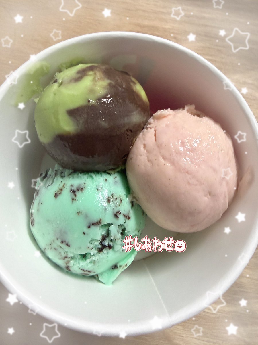 チョコミントの日なので31で買ってきた。色も味もすき✨ お菓子も良い