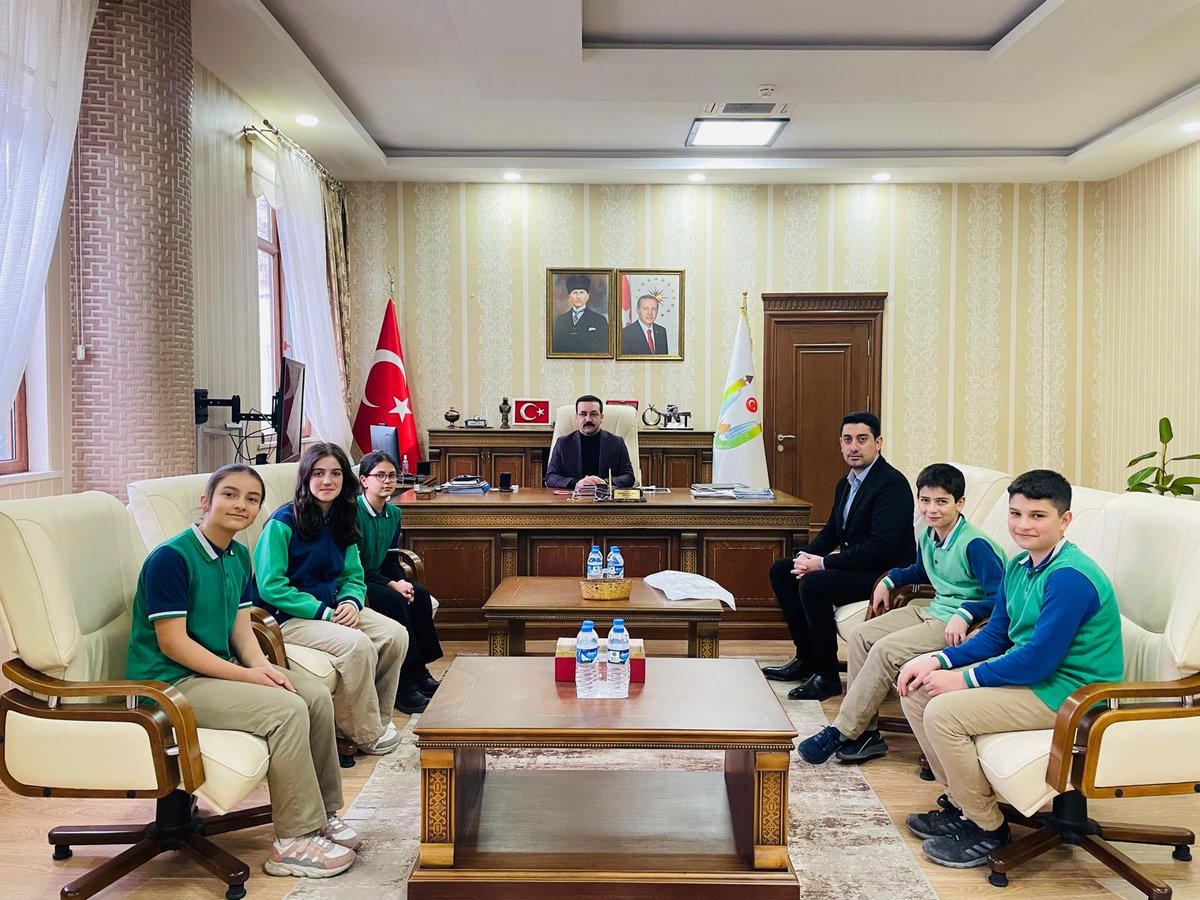 Özcan Ortaokulu öğrencileri, Kaymakamımız Sn. Muhammed Taha CANPOLAT’ı makamında ziyaret etti.

<a href="/mtcanpolat23/">Muhammed Taha Canpolat</a> 
<a href="/ErzurumValiligi/">T.C.Erzurum Valiliği</a> 
<a href="/TC_icisleri/">T.C. İçişleri Bakanlığı</a> 

🔗 👉🏻 uzundere.gov.tr/ozcan-ortaokul…