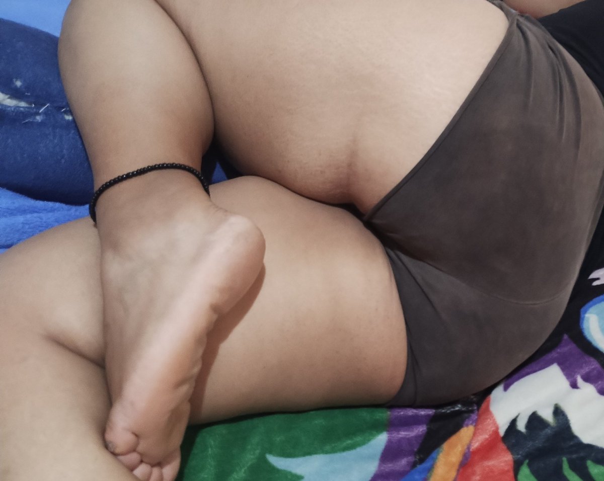 pareja170883's tweet photo. Buendia asi la encontré descansando Ami linda esposa https://t.co/tNBajNiuJZ
