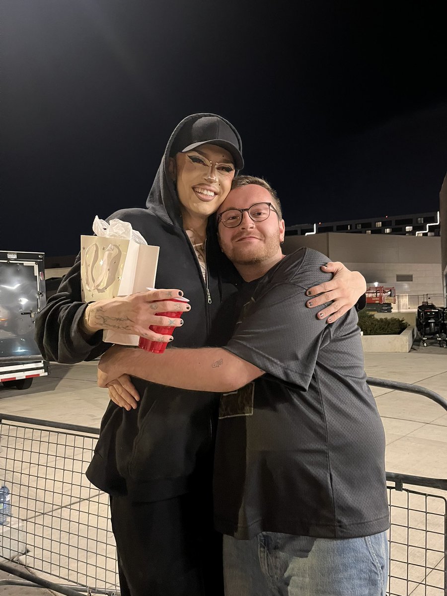dayadelano's tweet photo. happiest of birthdays birthdays to one of my favourite human beings @daya_betty417 !!!! Thank you for being in my life, and someone I ca call a friend. I cannot wait to reunite in a couple of weeks and give u a huge hug 🫂 

Love and miss you, have an amazing day!! <3 https://t.co/ZsZ6jww35h