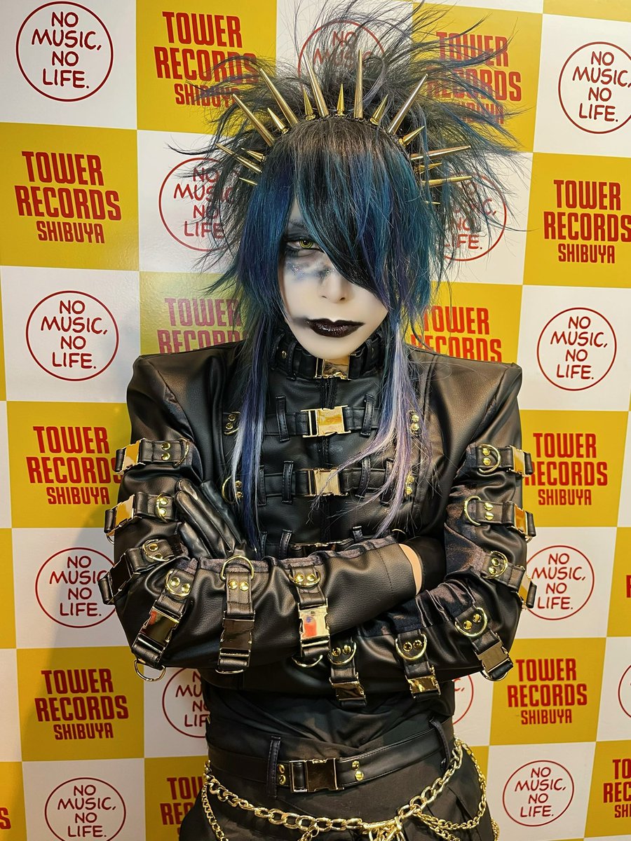 渋谷タワーレコードありがとう。

加入後初のインストアイベント、メンバーとトークをしている中で、仲間がいるってとても幸せだなと感じました。
そして、ライブも祈願者の大きい声、とてもかっこよかったです。

新曲もたくさん聴いてくれたら嬉しいです。