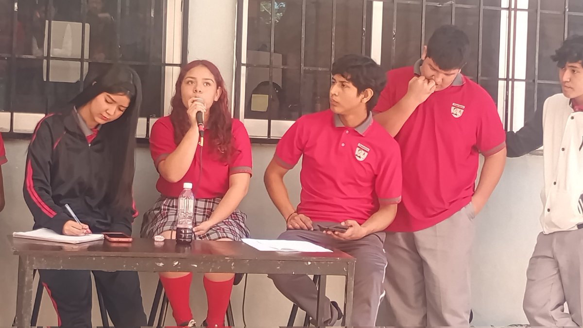 El día de ayer se realizó una pequeña asamblea con los estudiantes de la Prep. Rafael Ramirez, dónde  se habló con los estudiantes problemas de la preparatoria además la importancia de afiliarse a la FNERRR  
#FNERRR #estudiantes 
📢📢🟥🟥🤠📌