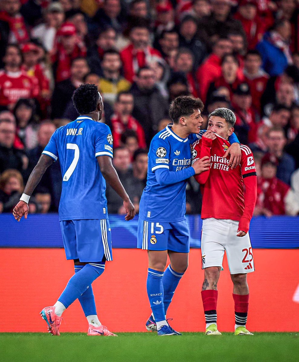🗣️🚫 #FIFA #Benfica #RealMadrid 

FIFA recomendará CASTIGOS DISCIPLINARIOS por DISCUTIR TAPÁNDOSE LA BOCA.

⛔️ El Players' Voice Panel reconoció que ahora recomendará CASTIGOS para los jugadores que ‘SE CUBRAN LA BOCA’ cuando discutan con oponentes.