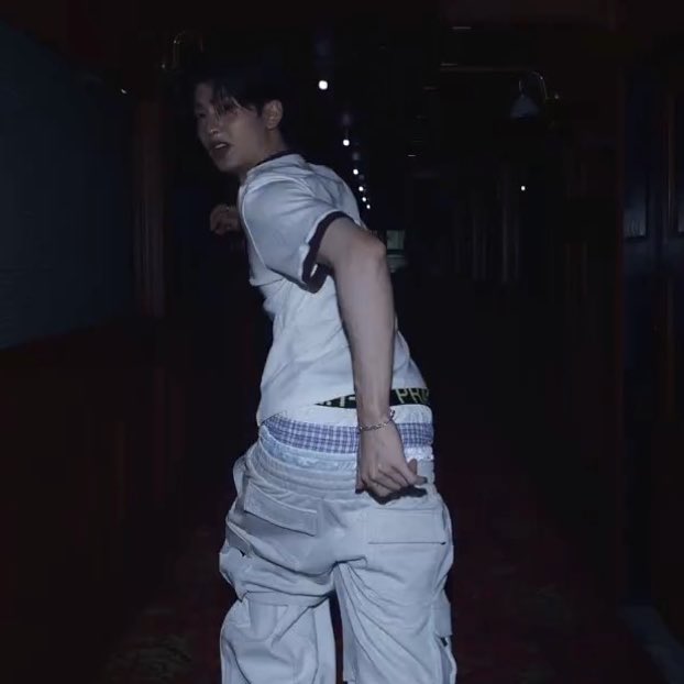 🦊 : โบรเดินยังไงออ

แล้วตอนนั้นโทมัสฮีไปเม้นแซวกางเกงอู๋หนะ55555555555 แล้วอย่างงี้โทมัสเดินยังไงออ