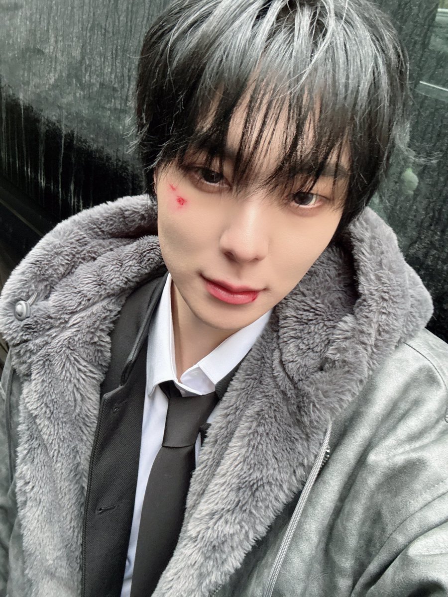 OX] 寒い中ストリートライブに来てくれてありがとう 💙 #OMEGA_X