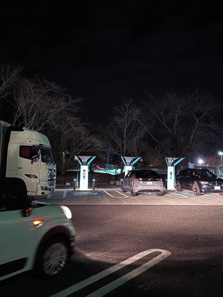 puff_cbblue's tweet image. 足柄
駐車場🅿️バトル

トラック🚚が多くなって
きてるから

休憩
済んだら
0:00めざして
割引🈹ゲットして
かえります♪🦑