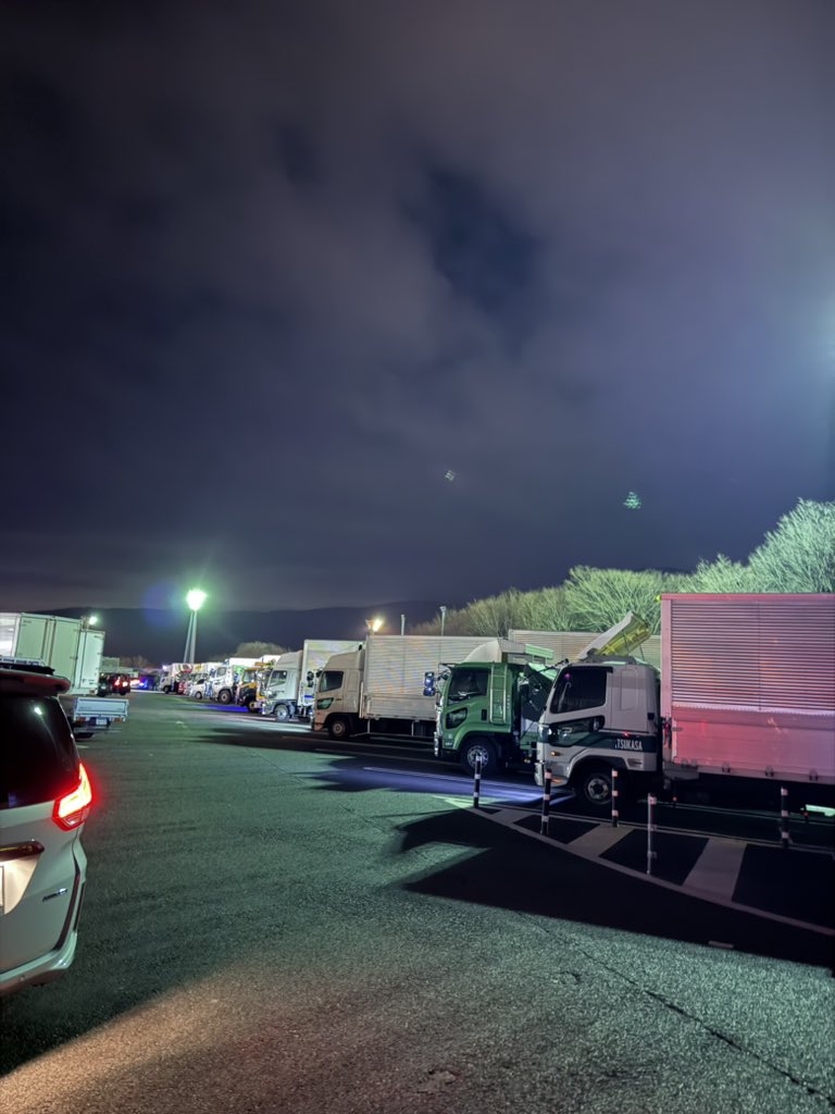 puff_cbblue's tweet image. 足柄
駐車場🅿️バトル

トラック🚚が多くなって
きてるから

休憩
済んだら
0:00めざして
割引🈹ゲットして
かえります♪🦑