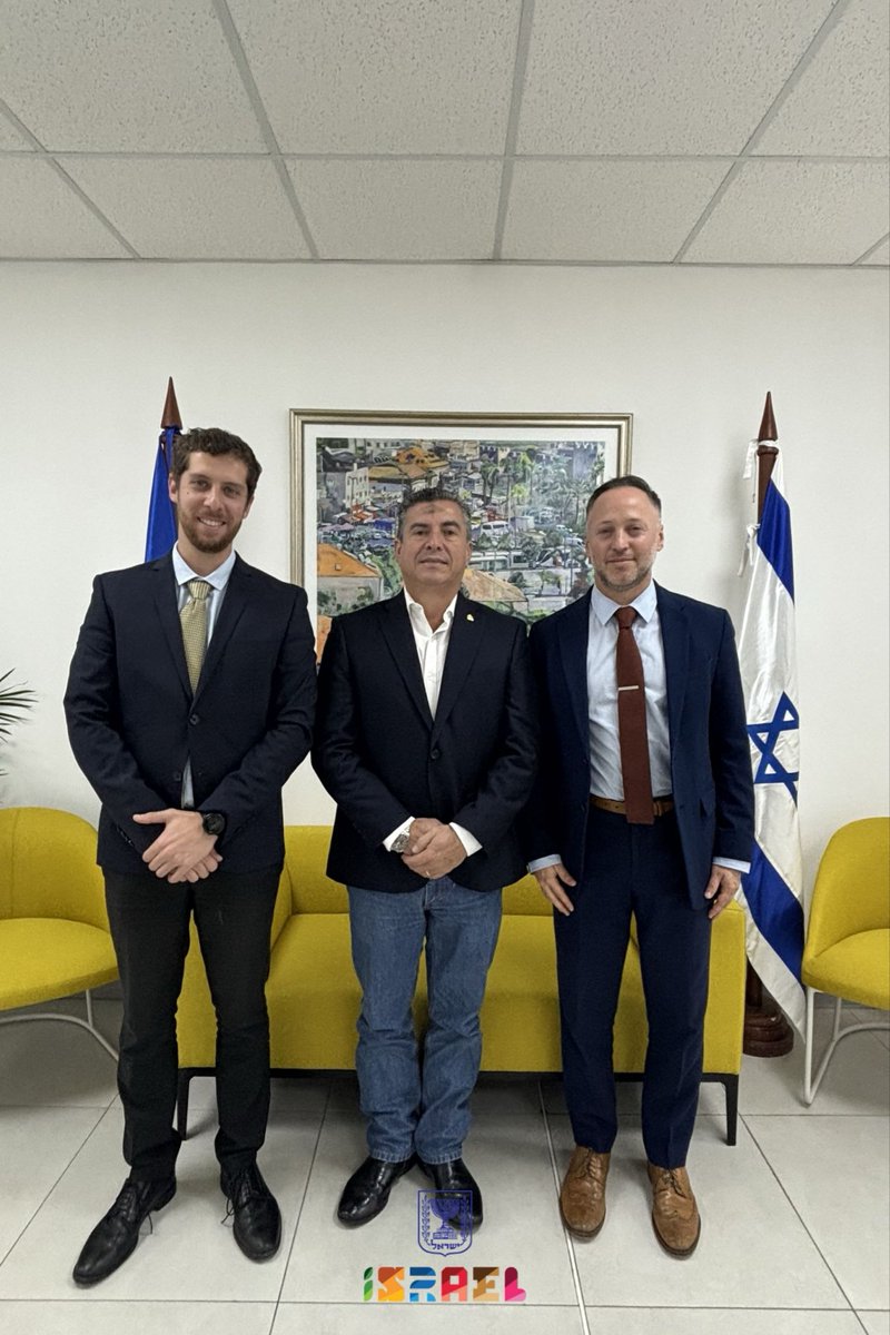 IsraelHonduras's tweet photo. El Embajador de Israel en Honduras, Sr. @Nadavgoren , sostuvo una reunión productiva con el alcalde municipal de Siguatepeque, el Sr. Jorge Valeriano abordando temas de interés común y cooperación futura. Seguimos fortaleciendo la presencia de Israel en la región y construyendo puentes que acerquen a nuestros pueblos. 🇮🇱🤝🇭🇳