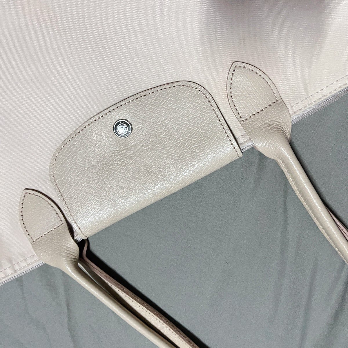 again_t0_you3's tweet photo. .˖ 𝜗𝜚˚⋆  ส่งต่อ longchamp มือสอง *~💭
🎀—  size : L kaa longchamp flora green

꒰ 2990 Free shipping  ꒱ :*

#ส่งต่อlongchampแท้ #longchampส่งต่อ #ส่งต่อlongchamp #longchampth #กระเป๋าแบรนด์เนม #โล๊ะตู้เสื้อผ้ามือสอง #ปล่อยต่อ #กระเป๋า #longchampthailand #longchampsecond https://t.co/HRnBjVCM1f