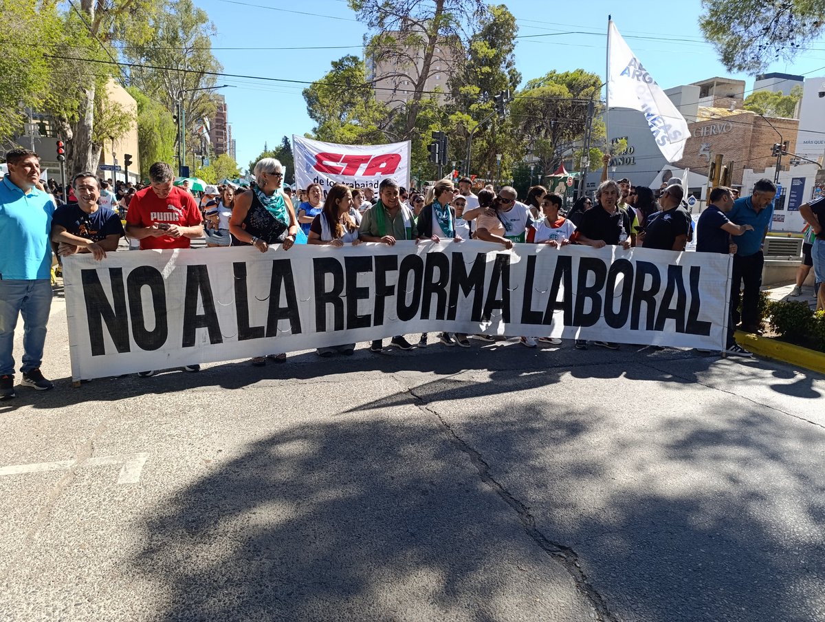 Marchamos contra la reforma laboral. Con otra cualquier medida que ataque los derechos de los y las trabajadoras. 
#Neuquen 
#NoALaReformaLaboral