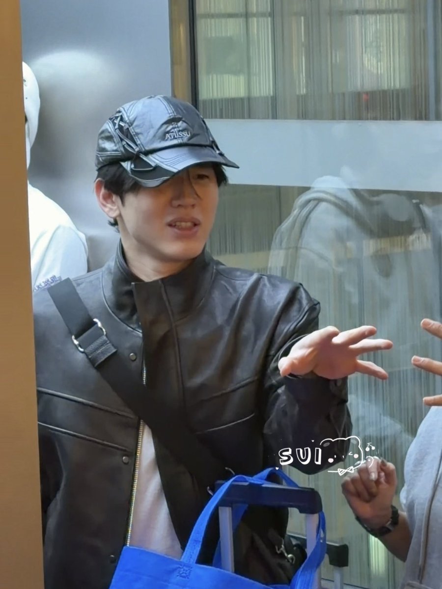 peachysnow22's tweet image. taynew is separated bc the elevator is full and look at my dramatic ship 😭