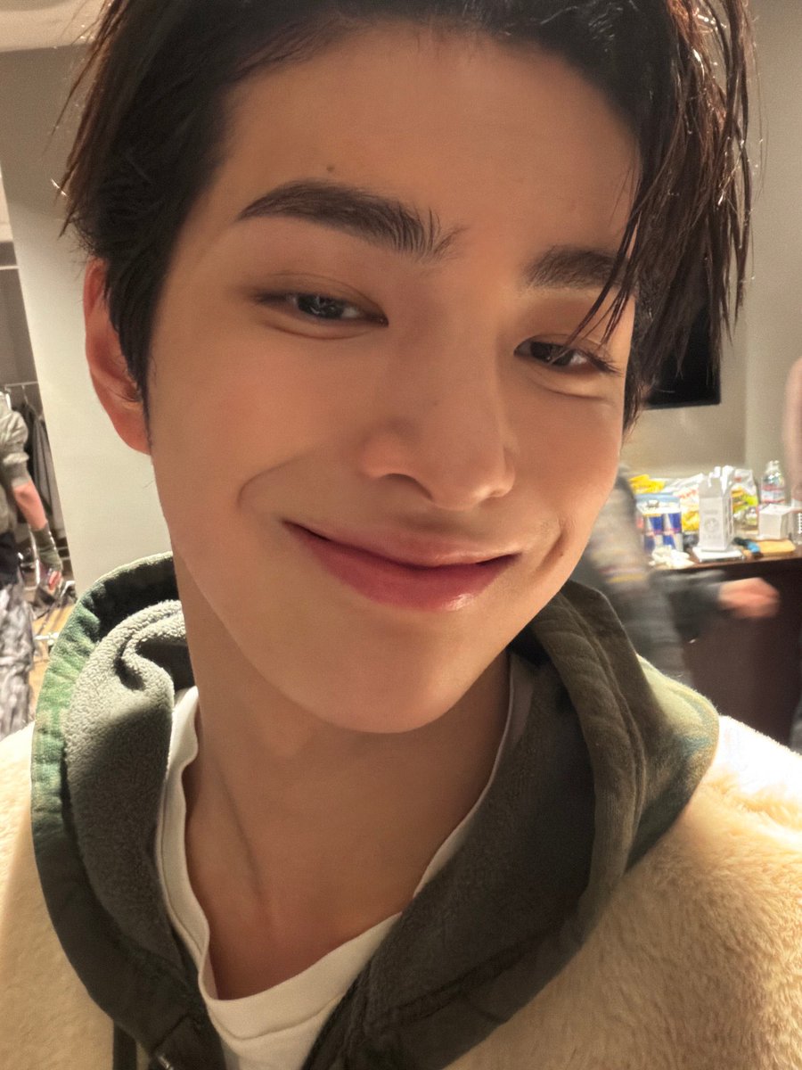 might be one of my favorite keonho selfies ever 💔