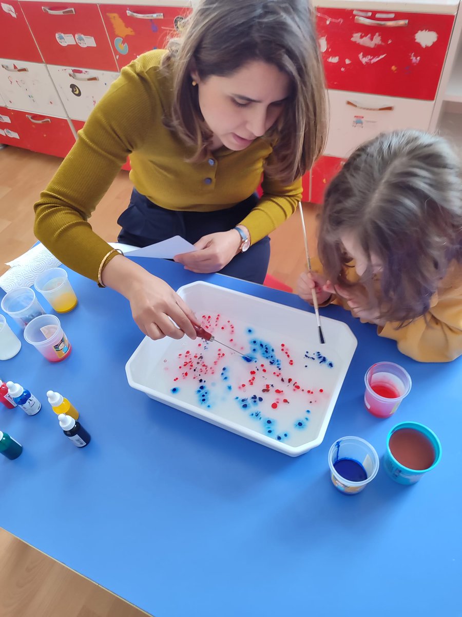 E-Vizyon 62 projesi kapsamında sanatsal ve kültürel faaliyetlerden ebru sanatı öğrencilerimizle uygulanmıştır. Öğrencilerimiz geleneksel sanatlarımızdan ebruyla tanışırken, su üstünde desen oluşturmanın mutluluğunu yaşamıştır.
<a href="/TunceliValiligi/">T.C.Tunceli Valiliği</a> 
<a href="/Tunceli_MEM/">Tunceli İl Millî Eğitim Müdürlüğü</a> 
<a href="/BahameddinK/">Bahameddin KARAKÖSE</a>