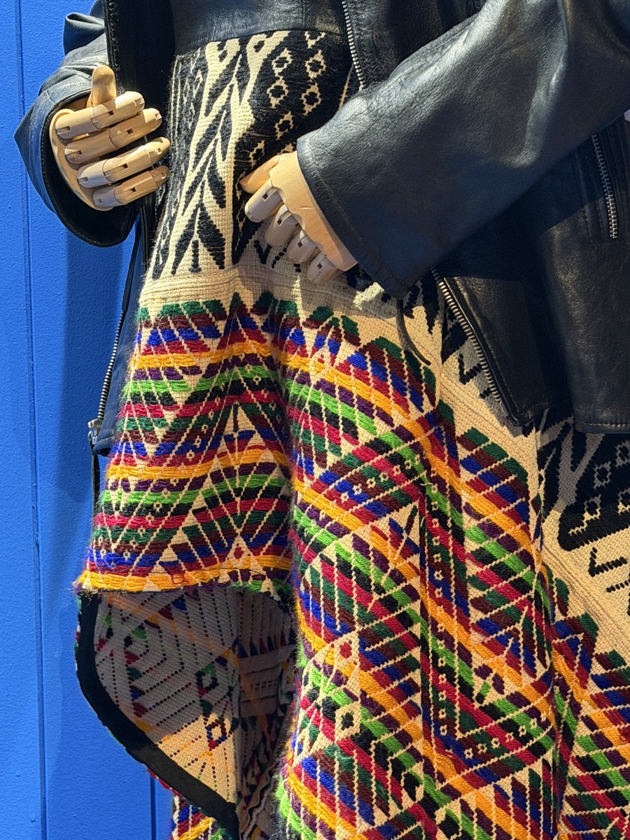 museofranzmayer's tweet photo. Para su colección "Dreams", el diseñador mexicano @ricardoseco colaboró con artesanos Wixárika para crear piezas que unen arte y moda.
Visita ¡#ModaHoy! en el Franz y descúbrelas
🎟️ https://t.co/2Z0KmMF83M
📍 Av. Hidalgo 45, Ciudad de México https://t.co/VPwkh8fBOc
