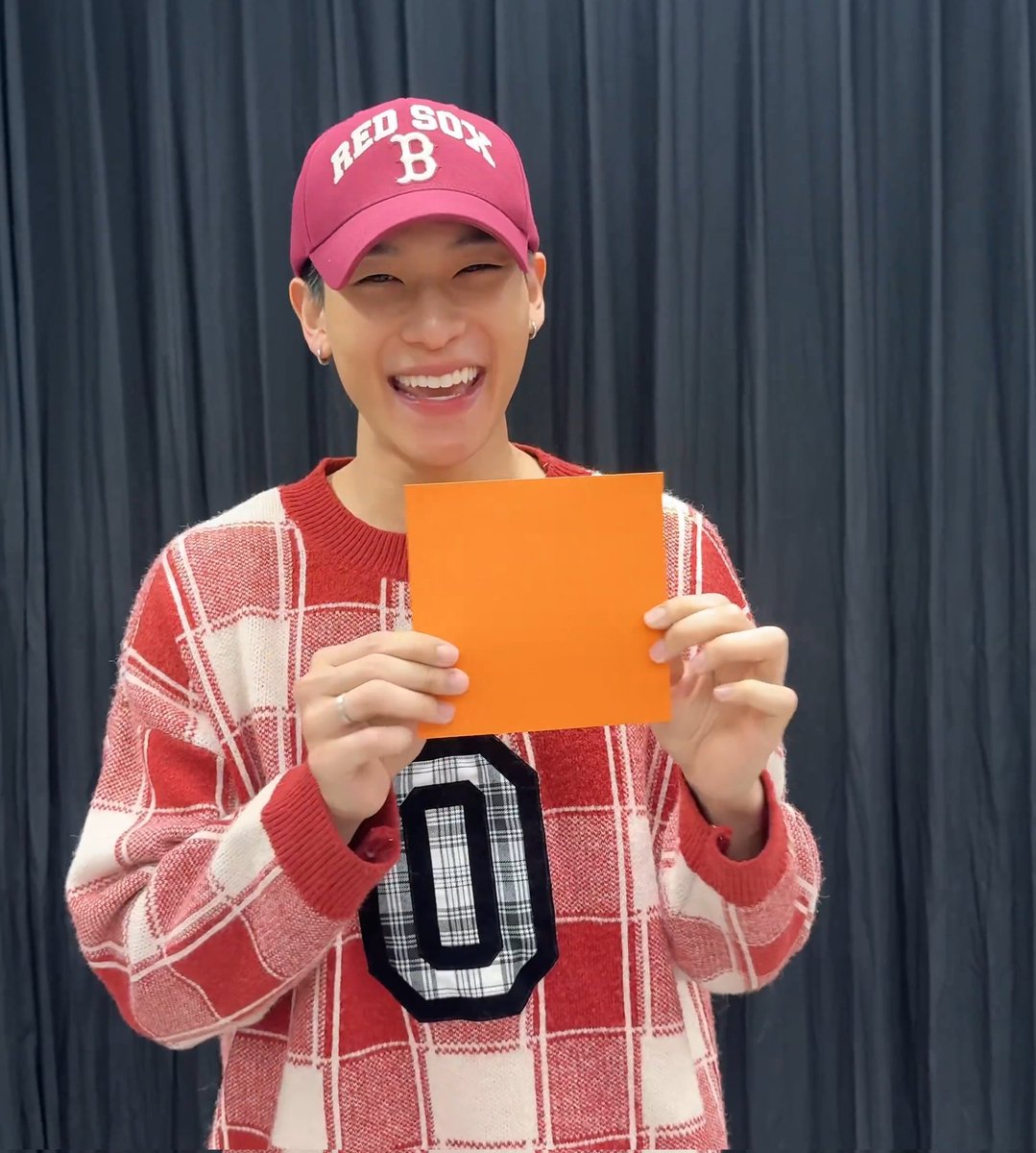 ใช่ค้าบบบ ปีนี้ต้าห์อู๋ออฟโรด อยู่คนละสี
กันอีกแล้วครับท่านผู้โชมมม เยี่ยมจริงๆ55555

#OLYMPOP_เฉลยสี