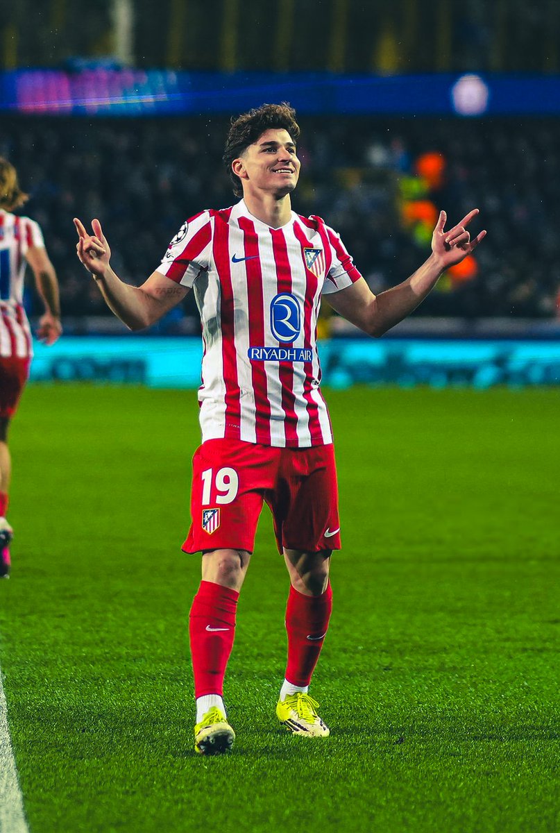 Julián Álvarez llego a 20 GOLES en #ChampionsLeague y es el 8VO MÁXIMO GOLEADOR ARGENTINO en la HISTORIA del torneo.

➜ 129 - #Messi 
➜ 49 - Alfredo Di Stéfano
➜ 41 - Agüero
➜ 25 - Lautaro Martínez
➜ 25 - Crespo
➜ 24 - Higuaín
➜ 24 - Di María

En apenas 24 TITULARIDADES🤯