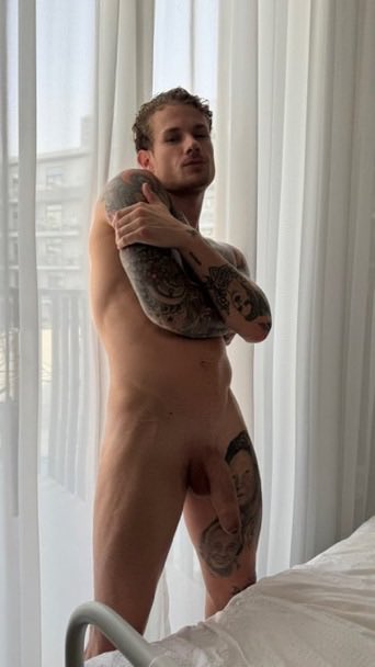 Chudai

All content’s here: linktr.ee/gio_ital