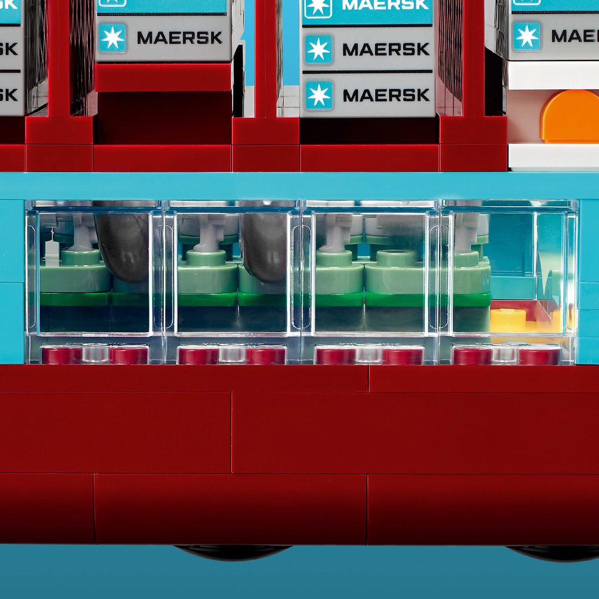 NegociosInter20's tweet photo. 🚨 ¡NUEVO BUQUE DE MAERSK DE LEGO! 😍🩵🩶

🔎 Se trata del nuevo buque de Maersk en formato LEGO es el set “40955 Maersk Dual-Fuel Container Vessel”. 🚢🩵🩶

🤝 Este es el set más reciente de la colaboración entre LEGO y Maersk, lanzado después de más de 10-12 años desde el anterior (el Triple-E de 2014). Representa el buque real “Ane Mærsk”, que es uno de los primeros buques portacontenedores de bajas emisiones con motor dual-fuel (capaz de usar metanol verde, un combustible más sostenible). ♻️🚢

¿Quién ya lo tiene? 😍