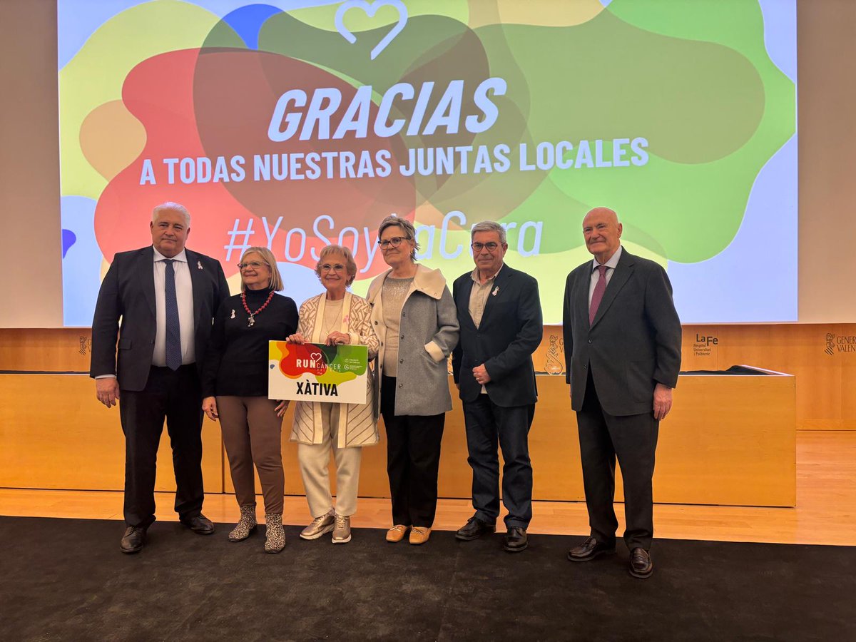 Xativa's tweet photo. 💚 Hui ha tingut lloc a València la presentació del calendari #Runcancer 2026, on han acudit el regidor d'Esports Vicent Lluch i la Junta Local de l'Associació Espanyola Contra el Càncer.

🗓️La carrera a #Xàtiva serà el proper diumenge 27 de setembre. https://t.co/nPcAvXQz37