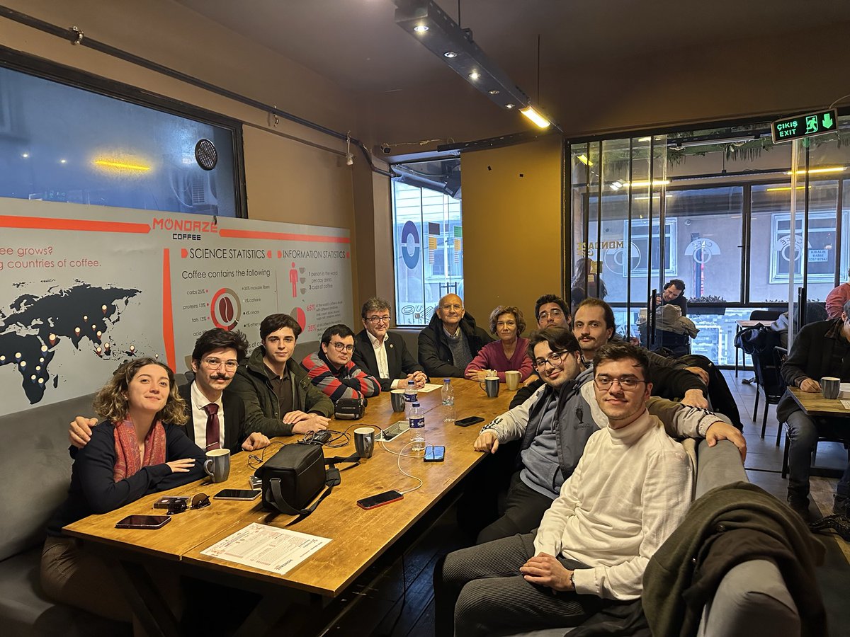 İzmir Milletvekilimiz Yüksel Taşkın, hocalarımız Ünal Zenginobuz ve Begüm Özkaynak ike beraber Genel Başkanımızın programı sonrasında sohbet ettik.