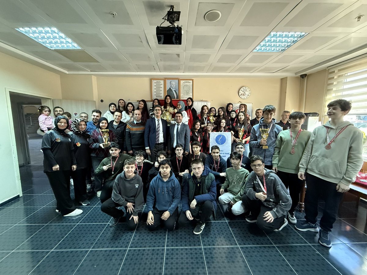 ♟️ Okul Sporları Satranç Gençler İl Birinciliği Tamamlandı

Strateji ve zekânın ön planda olduğu müsabakalar sona erdi.

Dereceye giren sporcularımızı tebrik ediyor, ilimizi temsil edecek öğrencilerimize başarılar diliyoruz. 🏆♟️