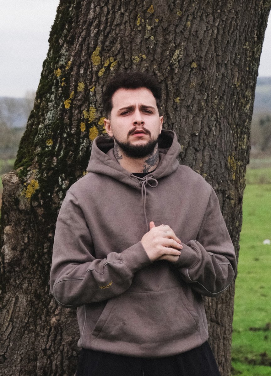 Wegh, uzun zamandır beklenen ilk albümü “CURCUNA”da özgün tarzı, güçlü tavrı ve orijinal hikaye anlatımıyla kendi çıtasını daha da yükseltiyor. 💯 open.spotify.com/track/4uu0DhZG…