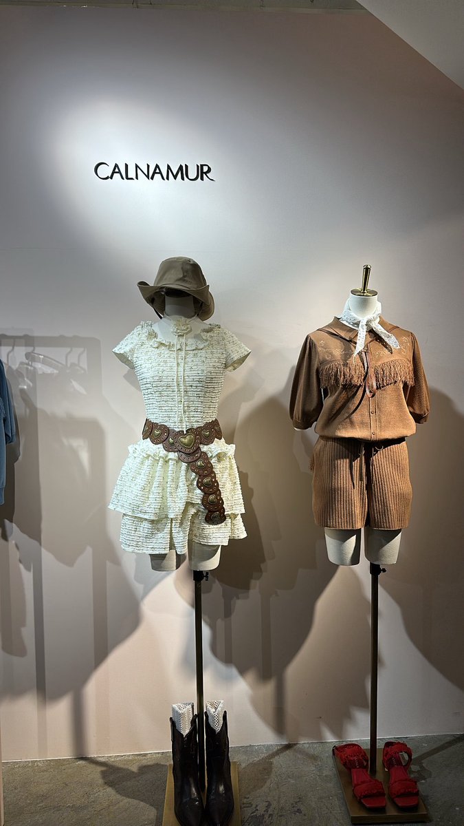 wakana_nii's tweet photo. #markstyler ss展示会⁺◟ 🎀
好きなブランドのお洋服みて
今年の春夏に向けて選んで楽しかった✨
よし春に向けて頑張ろう☝🏻
#CALNAMUR #MOUSSY #newera #RESEXXY https://t.co/OlZA1zyT1j