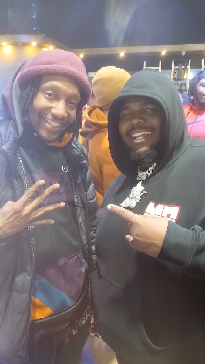 Real_MerkyWataz's tweet photo. IF U NEVA BEEN 2A #BMBL EVENT U SHUD SEE HOW DAT MICHIGAN CROUD IS SHOUT OUT 2 @TheReal_Calicoe and #Wintermadness KEEP DAT SHYT GOIN💯👌🏽 #FreeBillCollector @BilliamBattles SHOUT OUT 2 @SHOONEYDARAPPER @TOPBIZZY @ThekidJ_c YALL NOT HOLLYWOOD 💯💯👌🏽 https://t.co/kHqSJ3wsbs