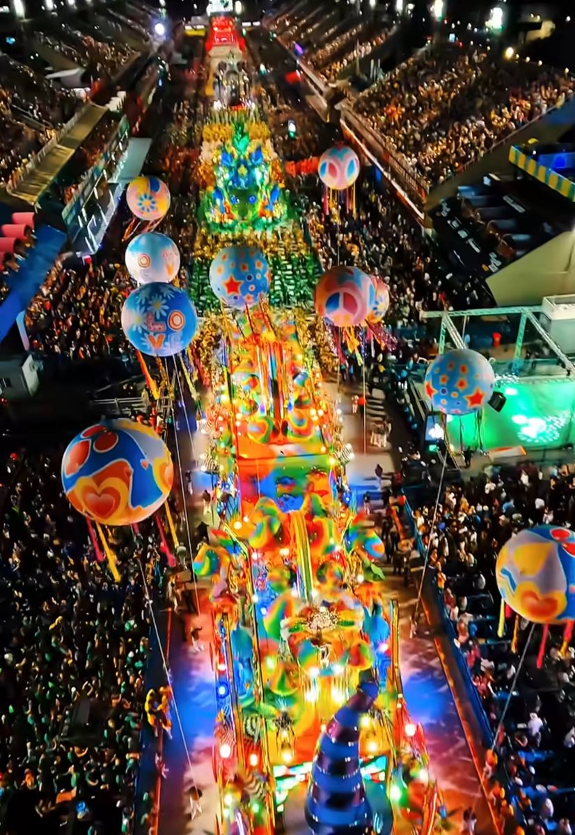 julianaribe's tweet photo. Ainda não me conformo que um desfile verdadeiramente carnaval ficou em penúltimo lugar esse ano. Inacreditável o que fizeram com a mocidade. https://t.co/1QzBFQ2K3S