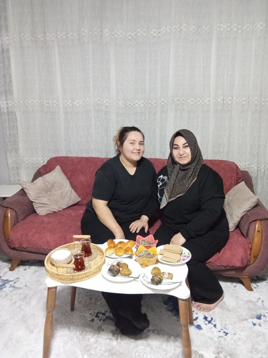 📍Cumhuriyet Mahallesi 
Ak Parti Kadın Kolları olarak Gizem Keskin kardeşimizde İftar Sonrası Çay Saatinde bir araya geldik.

Ramazan vermiş olduğu huzuru mutluluğu paylaşmaya devam ediyoruz.🇹🇷🌙

<a href="/tugbaisikercan/">Tuğba IŞIK ERCAN</a> 
<a href="/Hacer_Soylemez1/">Hacer Söylemez</a> 
<a href="/sumeyragocer/">Sümeyye göçer 🍉</a>