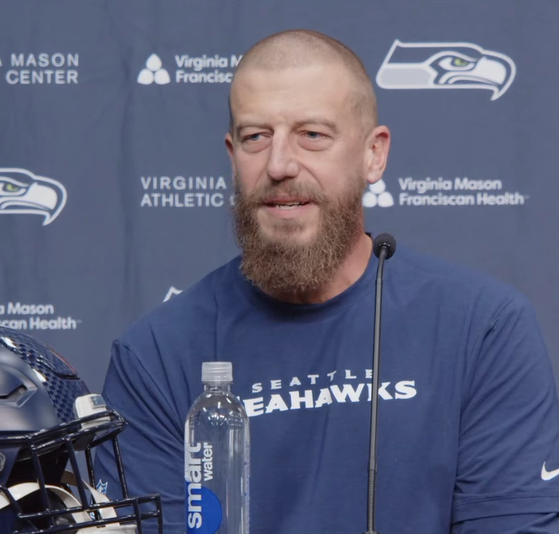 HawkMania tweet media