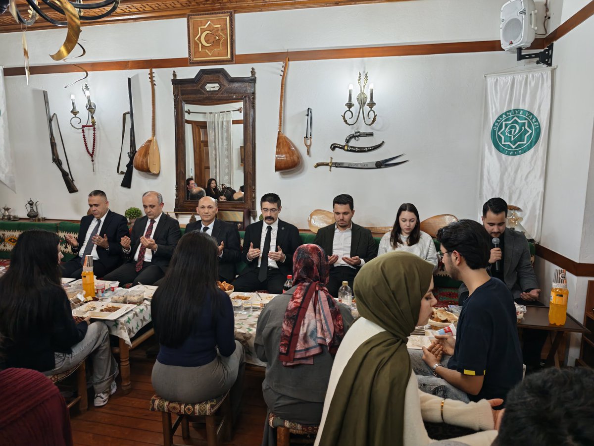 Hemşerimiz, Büyüğümüz, MHP Genel Başkanı Sayın Devlet Bahçeli'nin himayelerinde kurulan Osmaniye Vakfı'nın ramazan ayında öğrenci kardeşlerimizle birlikte ilk iftarını Zat-ı Alilerinin tensipleriyle kendi adına vermiş bulunuyoruz

Allah kabul etsin. Allah başımızdan eksik etmesin