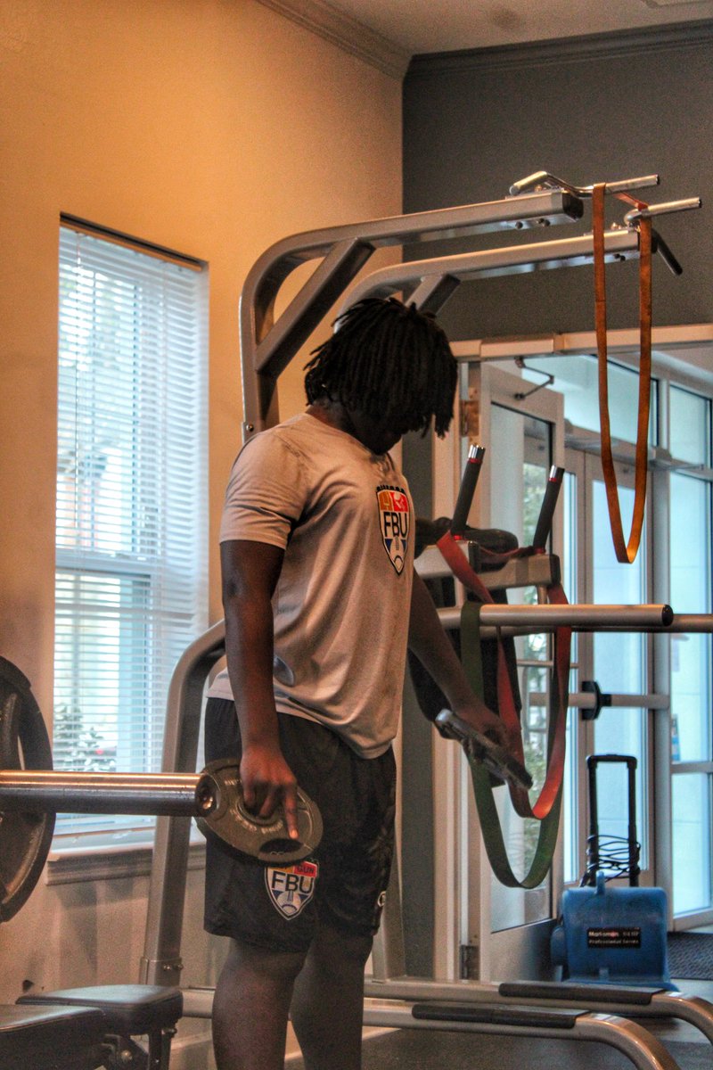 Baby_D_94's tweet photo. 13 years old 👦🏿7th Grade 📚6’0 ft 220lbs SOLID‼️💪🏾 ‘#5Star #TrustYourProcess https://t.co/0vLxAj4H2Z