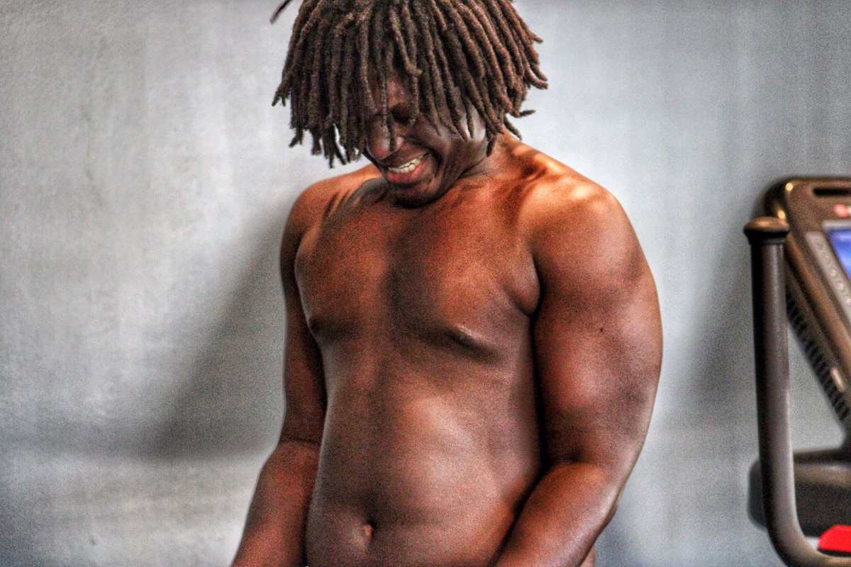 Baby_D_94's tweet photo. 13 years old 👦🏿7th Grade 📚6’0 ft 220lbs SOLID‼️💪🏾 ‘#5Star #TrustYourProcess https://t.co/0vLxAj4H2Z