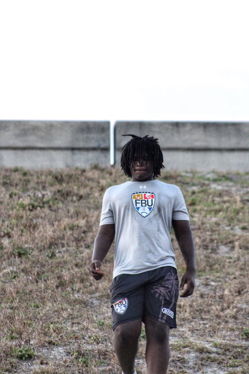 Baby_D_94's tweet photo. 13 years old 👦🏿7th Grade 📚6’0 ft 220lbs SOLID‼️💪🏾 ‘#5Star #TrustYourProcess https://t.co/0vLxAj4H2Z