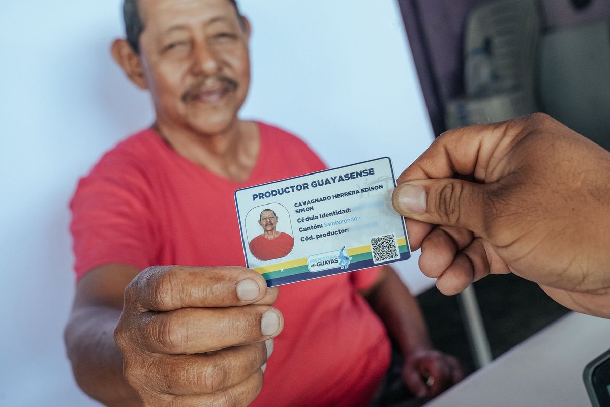 CarlosGSerranoB's tweet photo. ¡Ya estamos en Samborondón!

Iniciamos las Brigadas de Carnetización del Productor Guayasense. Agricultores y ganaderos que hoy se sienten atendidos, escuchados e identificados. Por primera vez, muchos reciben un reconocimiento formal como lo que son: quienes llevan el alimento a la mesa de nuestras familias en todo el país.

La carnetización es gratuita y representa ahorro directo, permitiéndoles acceder de manera directa y sin intermediarios a oportunidades que fortalecen su actividad productiva.

#GuayasHace
