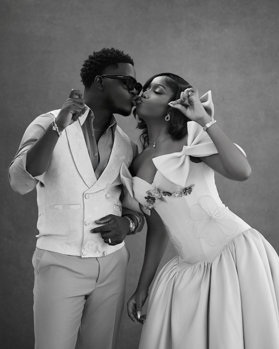 simisanya's tweet photo. My type always and forever 
Mr and Mrs Dapson to you all ❤️🥺 https://t.co/p9OdI0393a