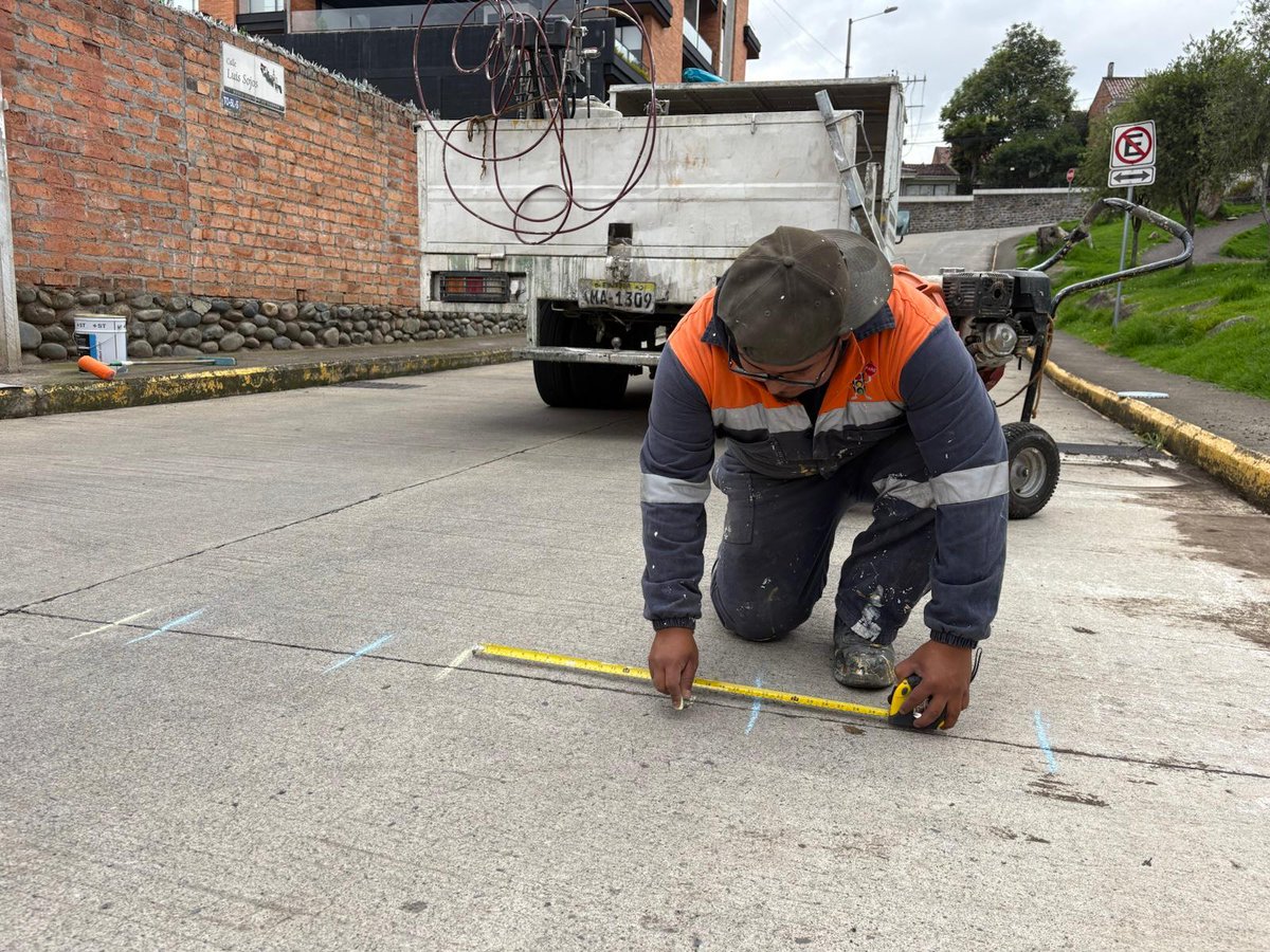 ¡Seguimos trabajando por una movilidad más segura! 🚦✨

Ejecutamos señalización horizontal y vertical en distintos puntos de la ciudad, fortaleciendo la seguridad vial y mejorando el orden en nuestras vías.

Cada línea pintada y cada señal instalada es un paso más hacia una