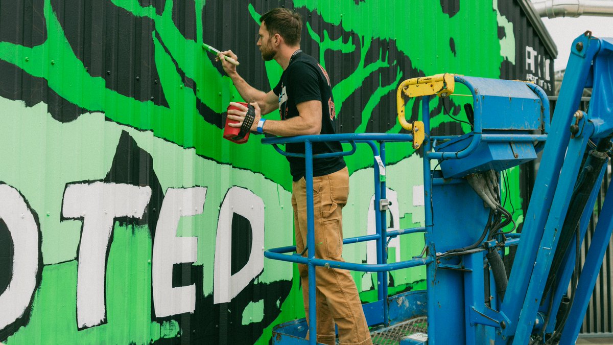AustinFC's tweet photo. Rooted in our community. 🌳🌳

Excited to present our new mural at the H-E-B Gate as part of the ATXFC Artist Initiative, featuring Austin artist David Regone's VERDE oak taking root at @Q2Stadium! https://t.co/dcA34UYKMn