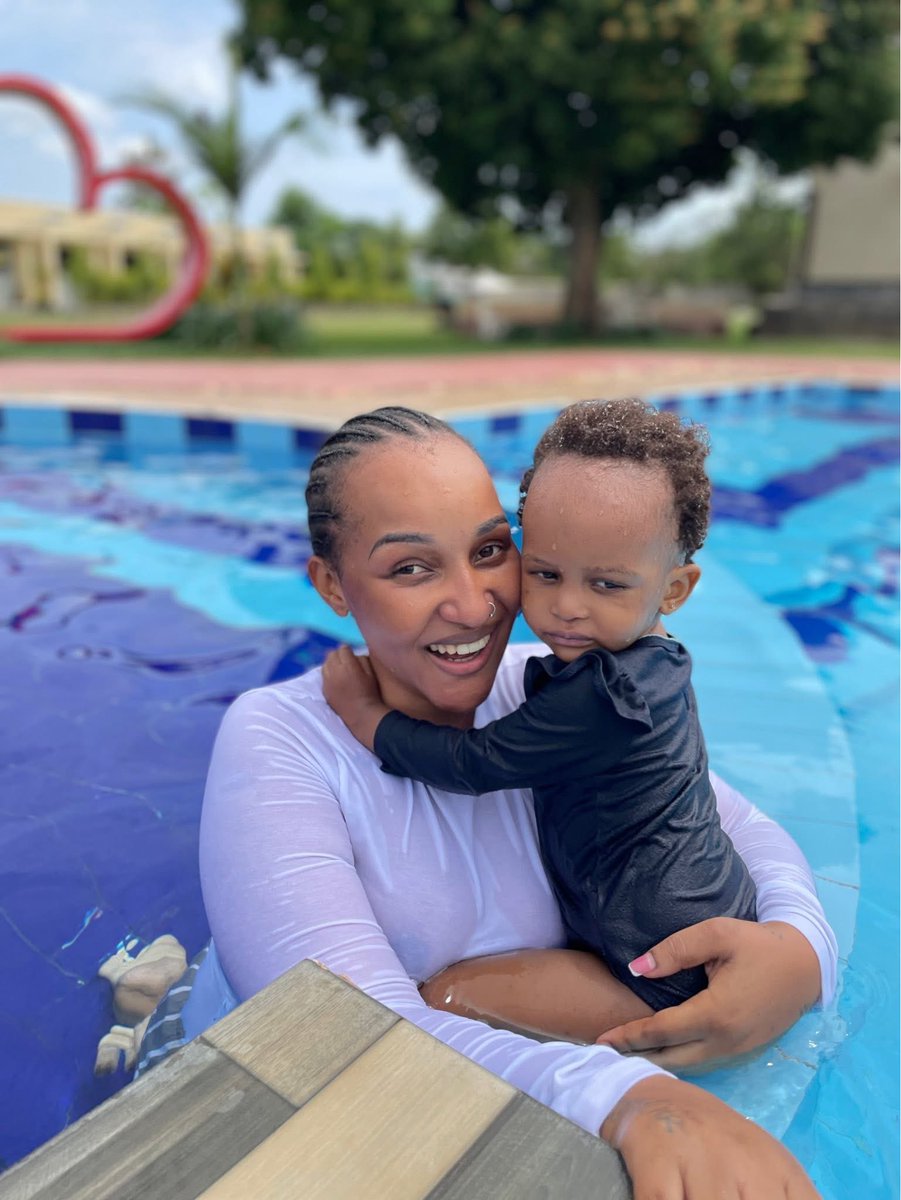 MBU's tweet photo. Singer Eezzy and his beautiful family 😍

(📸: Kimberly Fortress) https://t.co/tTT7RlRz5O