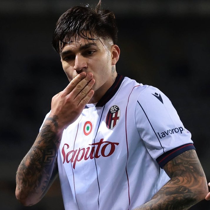 سانتياغو كاسترو في آخر ثلاث مباريات مع بولونيا : ضد لاتسيو. ضد تورينو. ضد بران. يقدم اللاعب البالغ من العمر 21 عامًا أداءً مذهلاً مع بولونيا هذا الموسم 